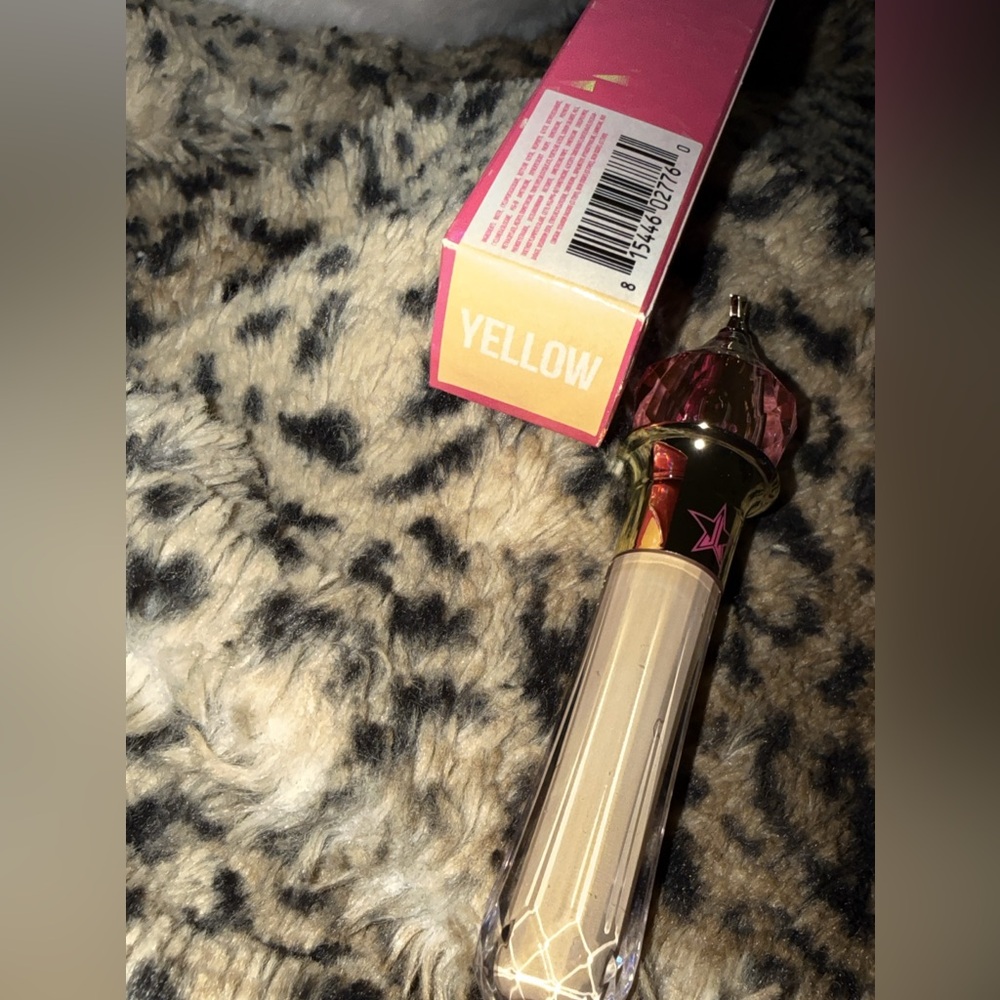 Yellow concealer Jeffrey star